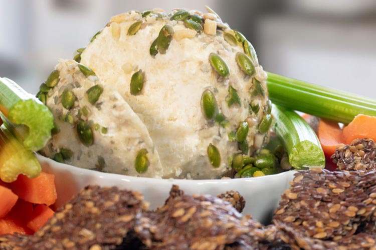 Готовим Appetiziers Nut and Seed Crusted Smoked Gouda Cheese Ball