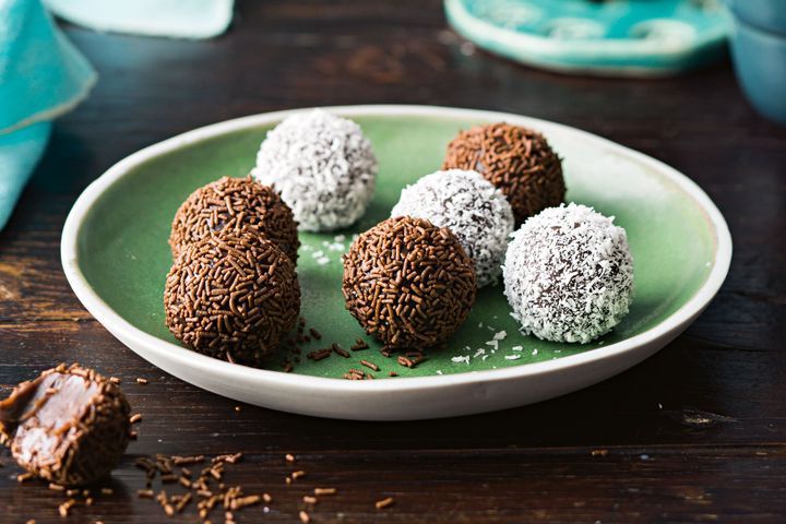 Готовим Desserts Brigadeiros (Chocolate truffles)