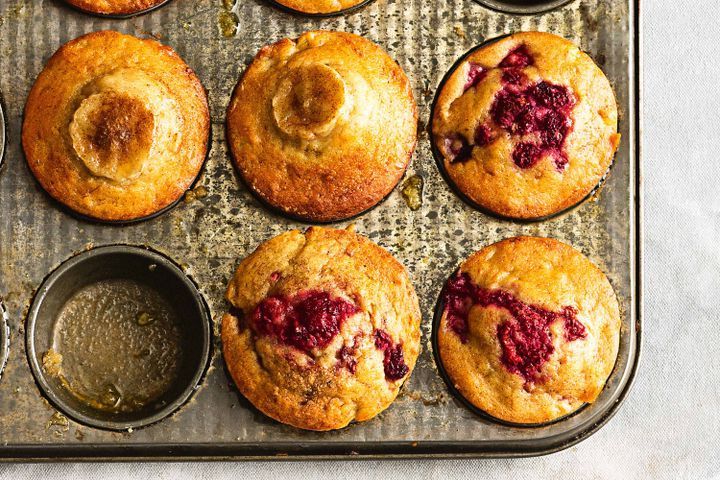 Готовим Desserts Coconut and raspberry banana bread muffins