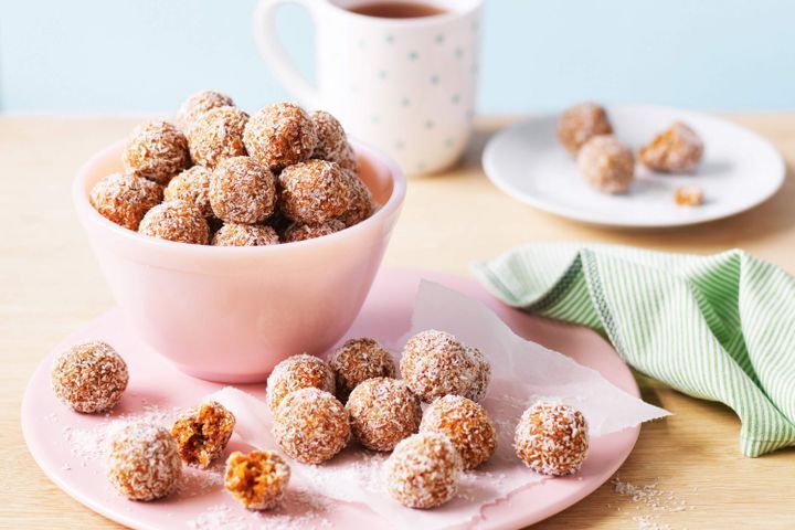 Готовим Desserts Date, apricot and chia bliss balls