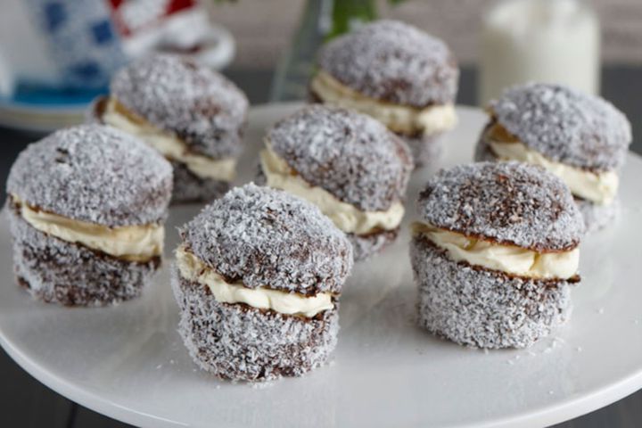 Готовим Desserts Double choc lamington muffins