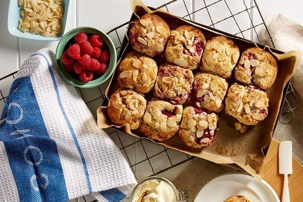 Готовим Desserts Raspberry and almond scones