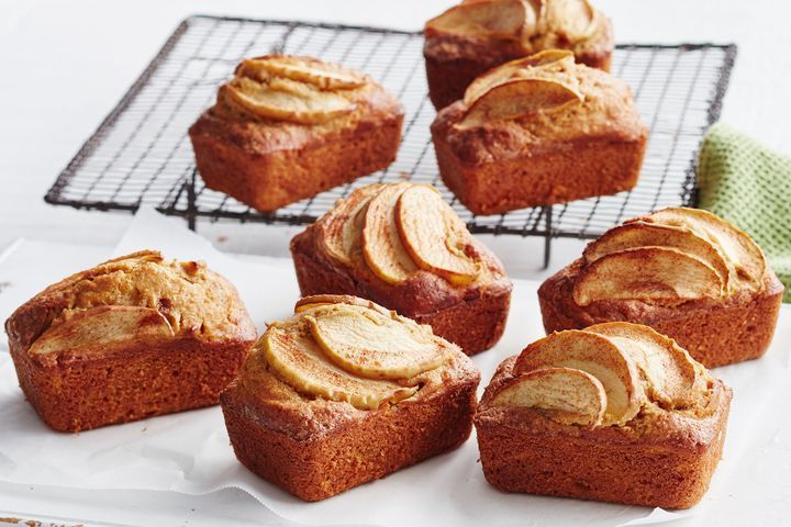 Готовим Desserts Spiced apple and carrot mini loaves