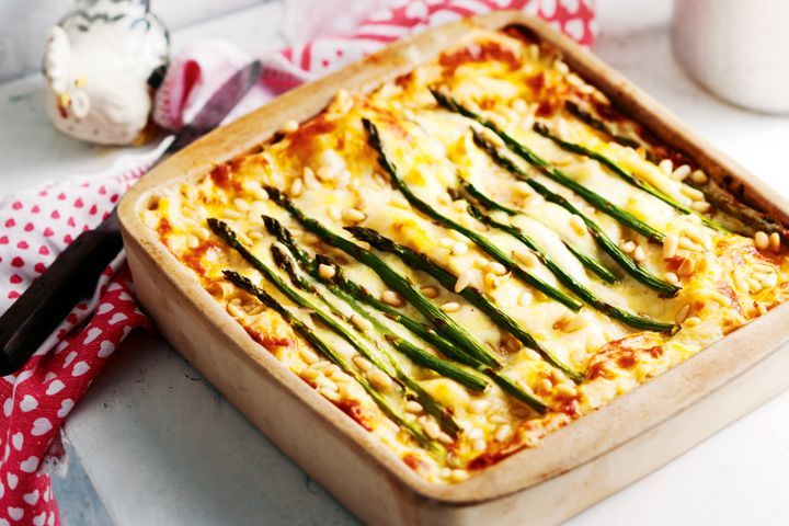 Cooking Meat Chicken and asparagus lasagne