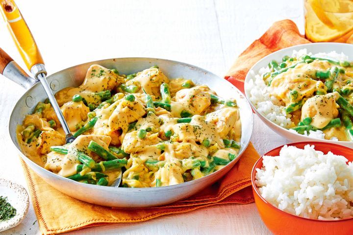 Cooking Meat Honey mustard chicken and vegetables with rice