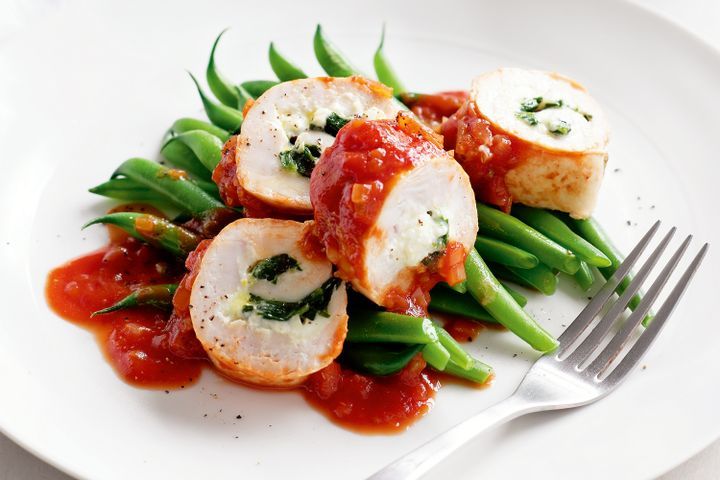 Cooking Meat Low-fat chicken spinach rolls with green beans