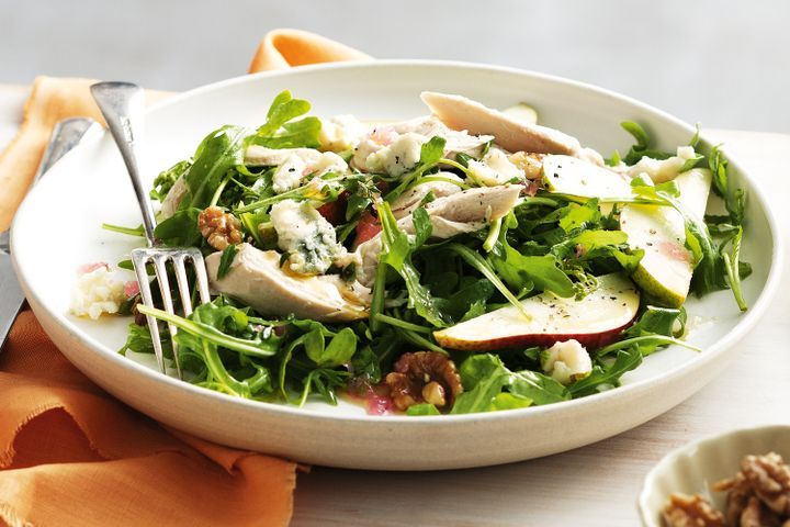 Cooking Meat Pear and blue cheese salad with poached chicken