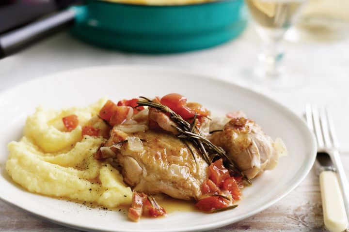 Cooking Meat Slow-braised chicken in white wine