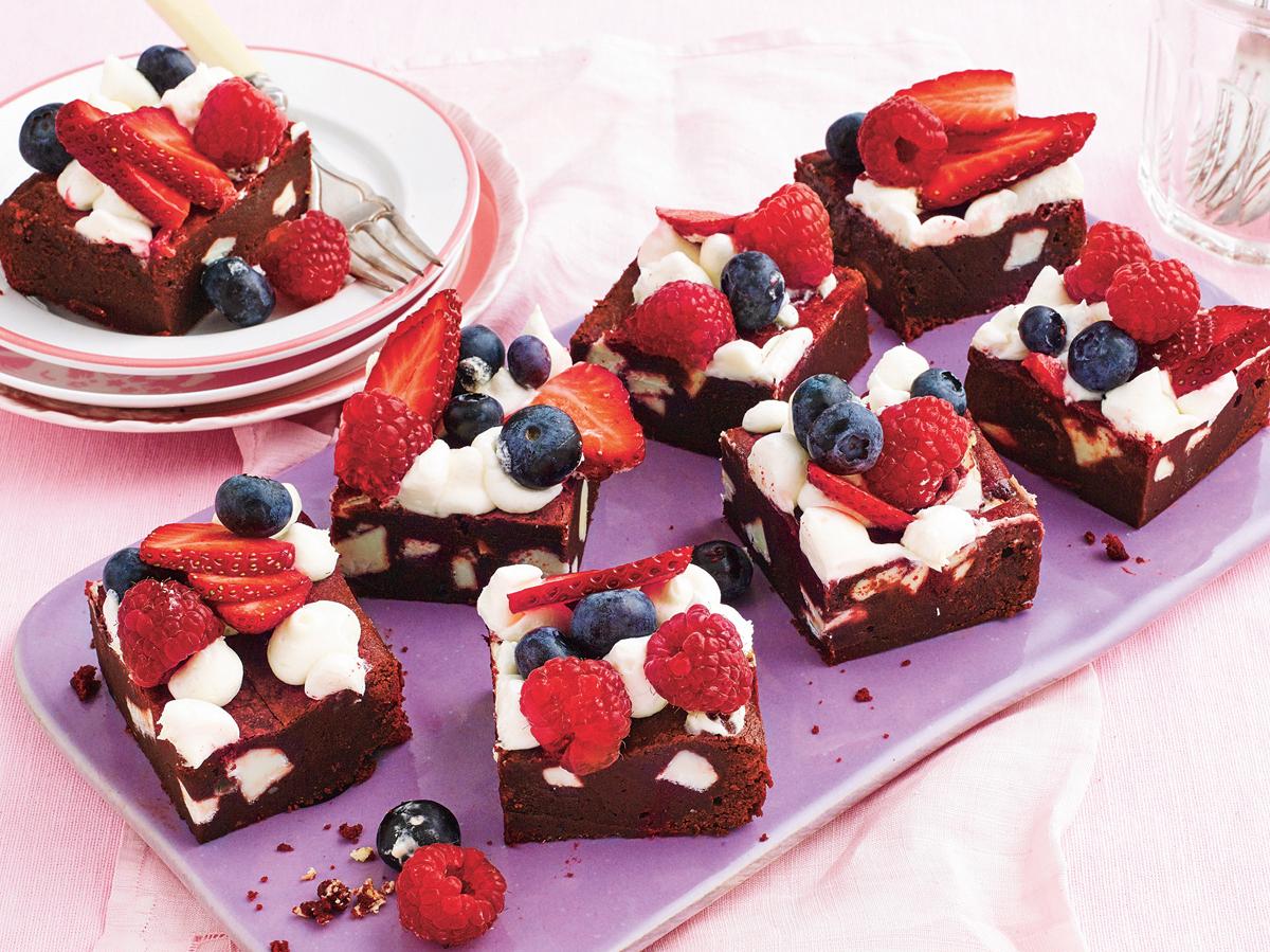Готовим Desserts Berries & Cream Brownie Parfaits