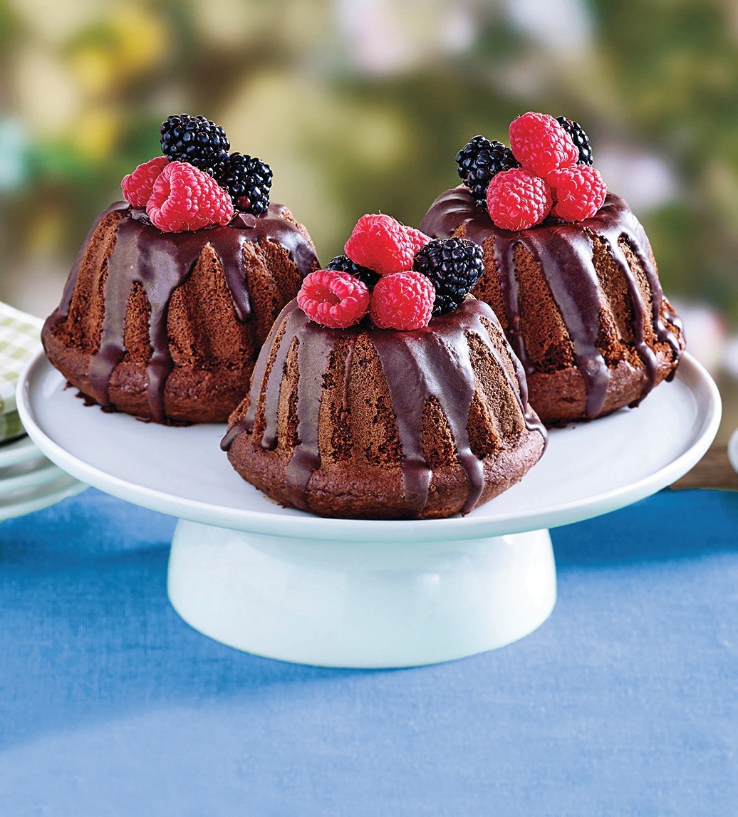 Готовим Desserts Chocolate-Raspberry Mini Bundts