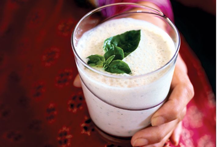 Cooking Coctails Banana and basil lassi