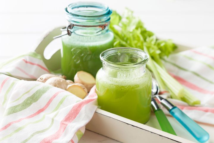 Cooking Coctails Celery, ginger and pineapple juice