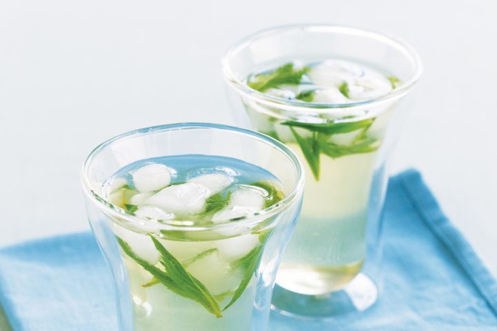 Cooking Coctails Chilled sage and herb tea