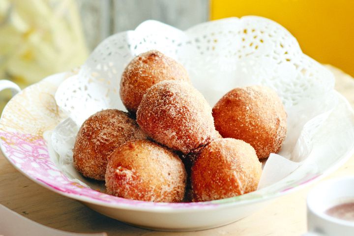 Cooking Coctails Hot chocolate with cinnamon doughnut dippers