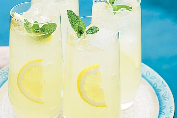 Cooking Coctails Lemonade with orange blossom water