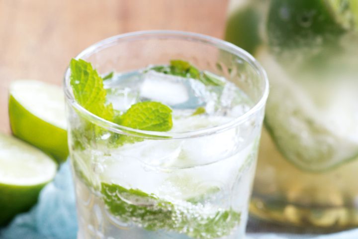 Cooking Coctails Lime and mint sodas