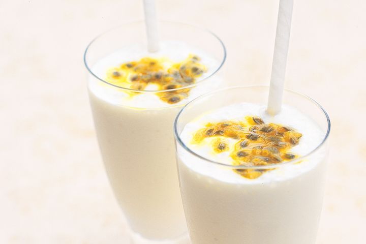 Cooking Coctails Passionfruit, banana & vanilla yoghurt smoothies