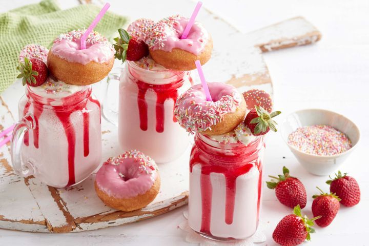 Cooking Coctails Strawberry cheesecake freak-shake