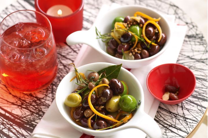 Cooking Coctails Warm spiced olives