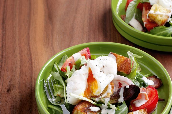 Cooking Eggs BLT salad with poached eggs