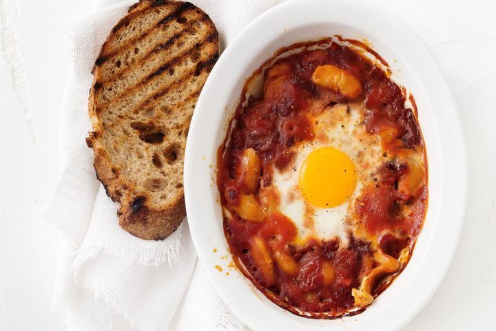 Cooking Eggs Baked eggs with tomato and sweet peppers