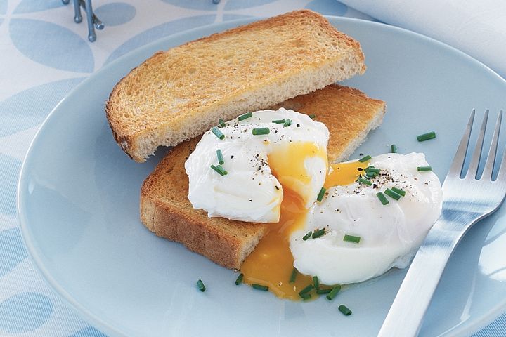 Cooking Eggs Basic poached eggs