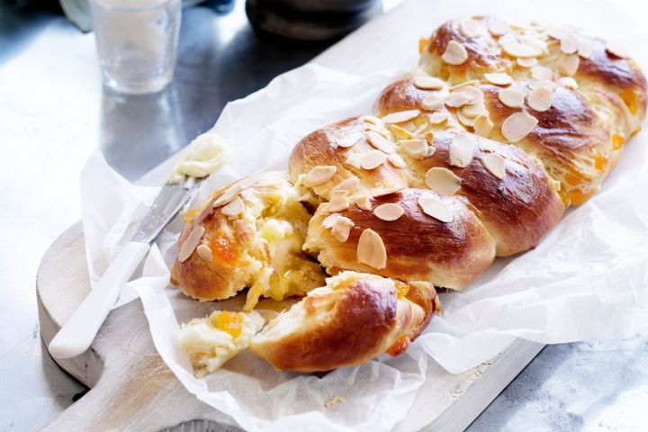 Cooking Appetiziers Braided fruit loaf