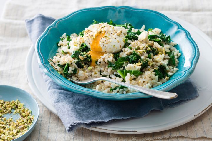 Cooking Eggs Brown rice with kale & feta with poached egg