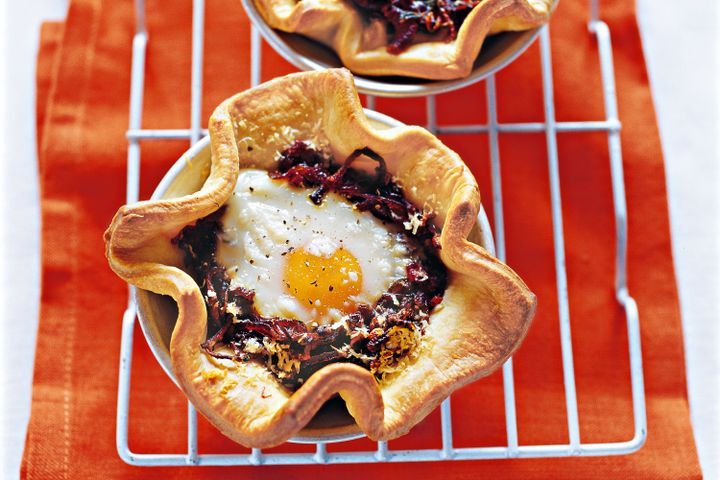 Cooking Eggs Caramelised onion and egg tarts