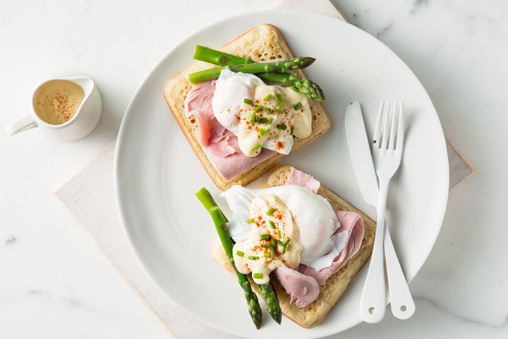 Cooking Eggs Cheats crumpets Benedict