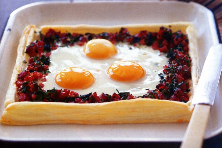 Cooking Eggs Chorizo, spinach and egg tart