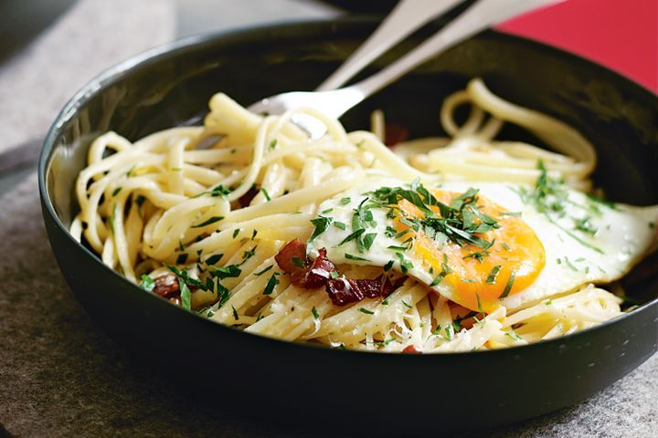 Cooking Eggs Creamy bacon and egg linguine