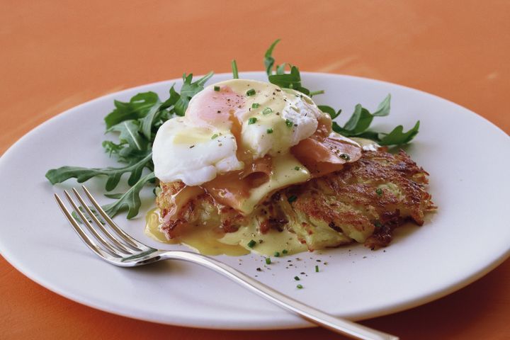 Cooking Eggs Potato rosti with smoked salmon, egg and hollandaise