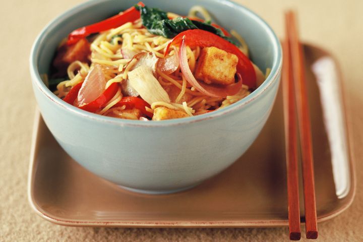 Cooking Eggs Stir-fried tofu and egg noodles