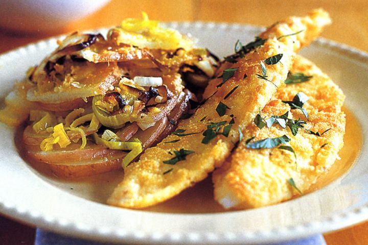 Готовим Fish Almond-crusted fish with potato and leek