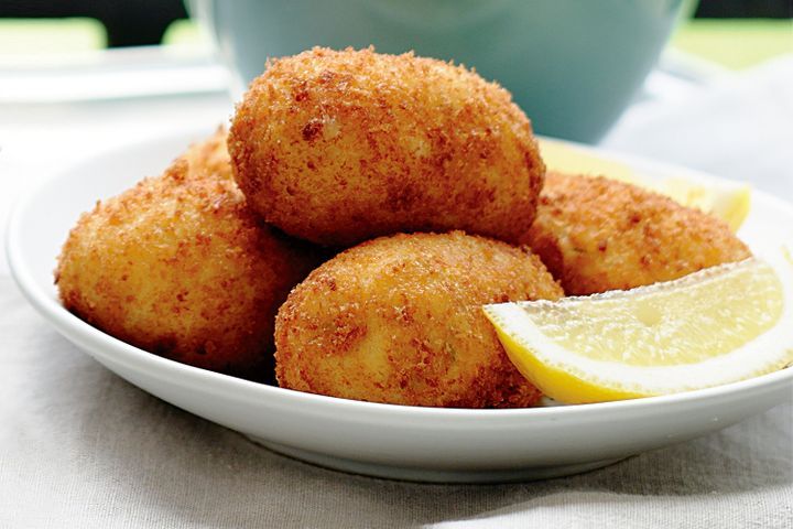 Cooking Fish Bacalao croquettes with aioli