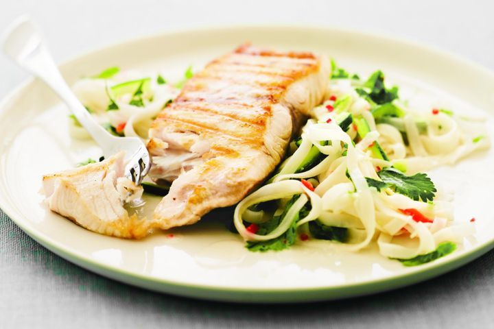 Готовим Fish Barbecued fish with coconut noodle salad
