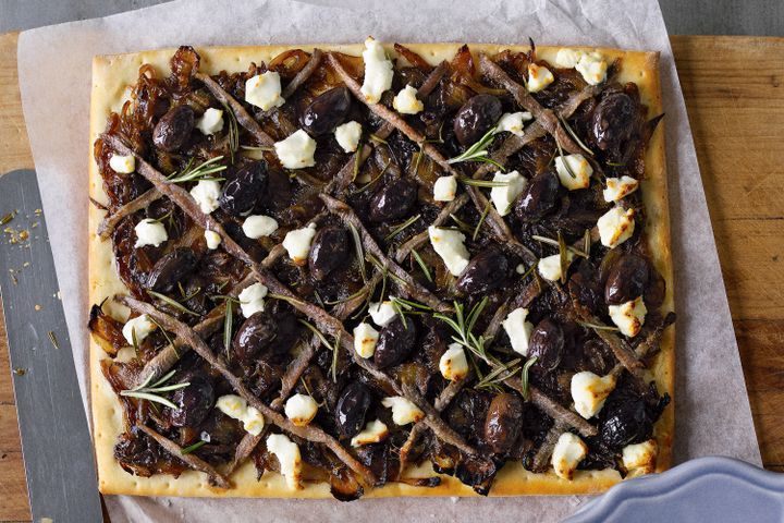 Cooking Fish Caramelised onion pizza with rosemary and goats cheese