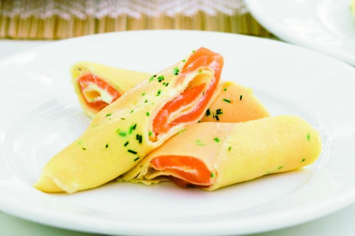 Cooking Fish Chive omelette with smoked salmon