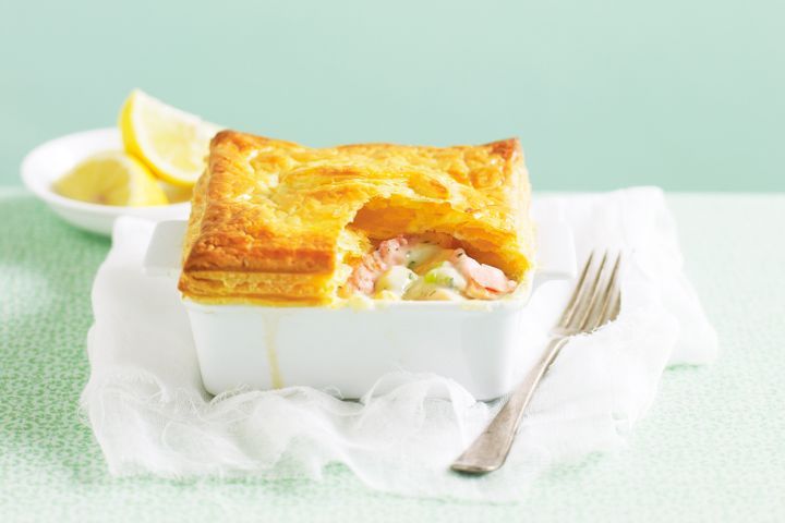 Cooking Fish Creamy salmon and leek pie