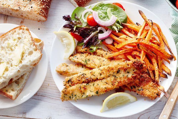 Готовим Fish Crumbed fish with sweet potato chips