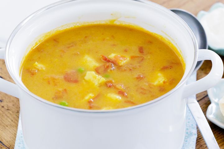 Готовим Fish Curried fish soup with pappadums