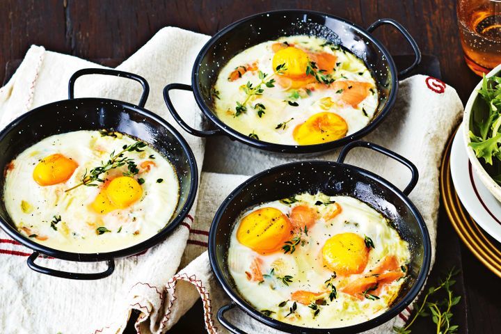 Cooking Fish Eggs in pots with smoked salmon