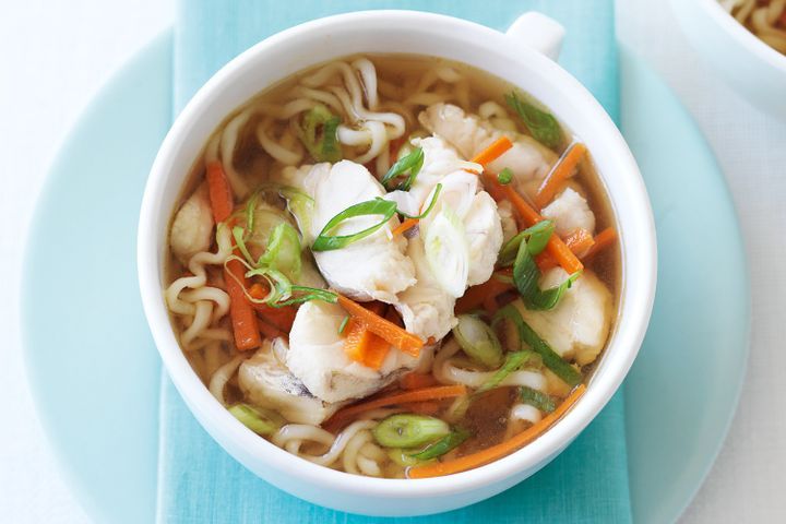 Готовим Fish Fish and ramen noodle soup