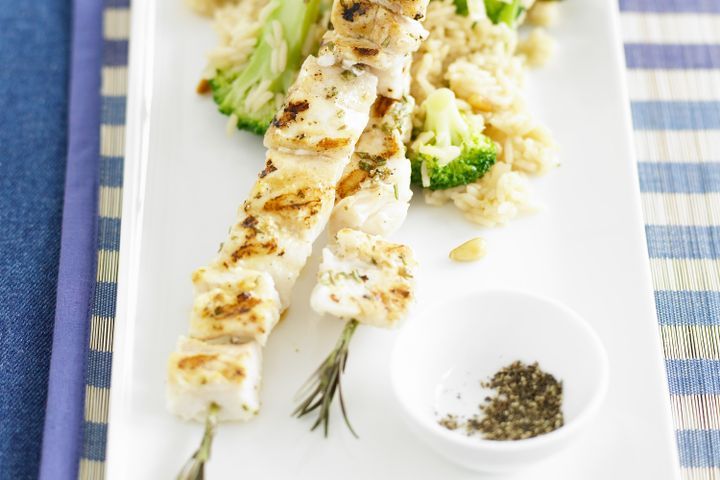 Готовим Fish Fish skewers with broccoli and lemon pilaf