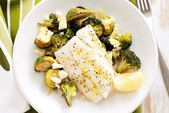 Готовим Fish Fish with roasted broccoli and brussels sprouts