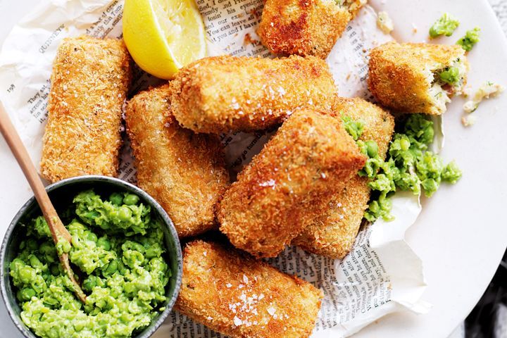 Cooking Fish Fishcakes with pea crush
