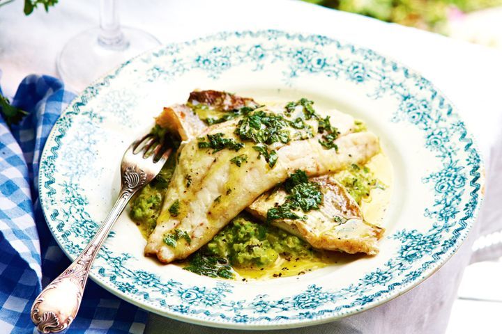 Cooking Fish Grilled fish with crushed petits pois a la Francaise