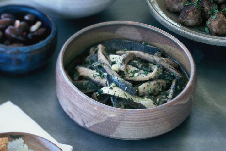 Cooking Fish Marinated anchovies (boquerones)