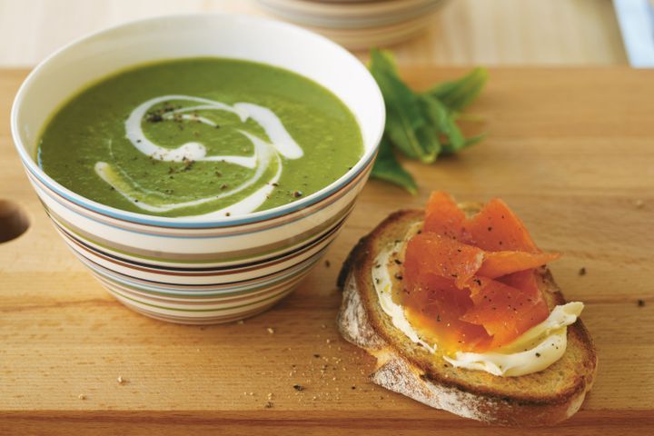 Cooking Fish Minted pea soup with smoked salmon and cream cheese toasts